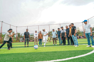 Gubernur Suhardi Duka Resmikan Lapangan Mini Soccer All Star Kalukku, Dorong Pembinaan Generasi Muda