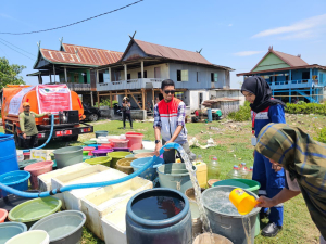 Pertamina Patra Niaga Sulawesi Salurkan 240 Ribu Liter Air Bersih untuk Warga Terdampak Kekeringan di Maros