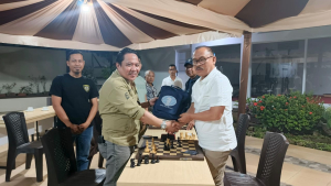 Gubernur Sulbar dan Ketua Percasi Lakukan Eksebisi Catur Jelang Launching Maskot Kejurnas 2025