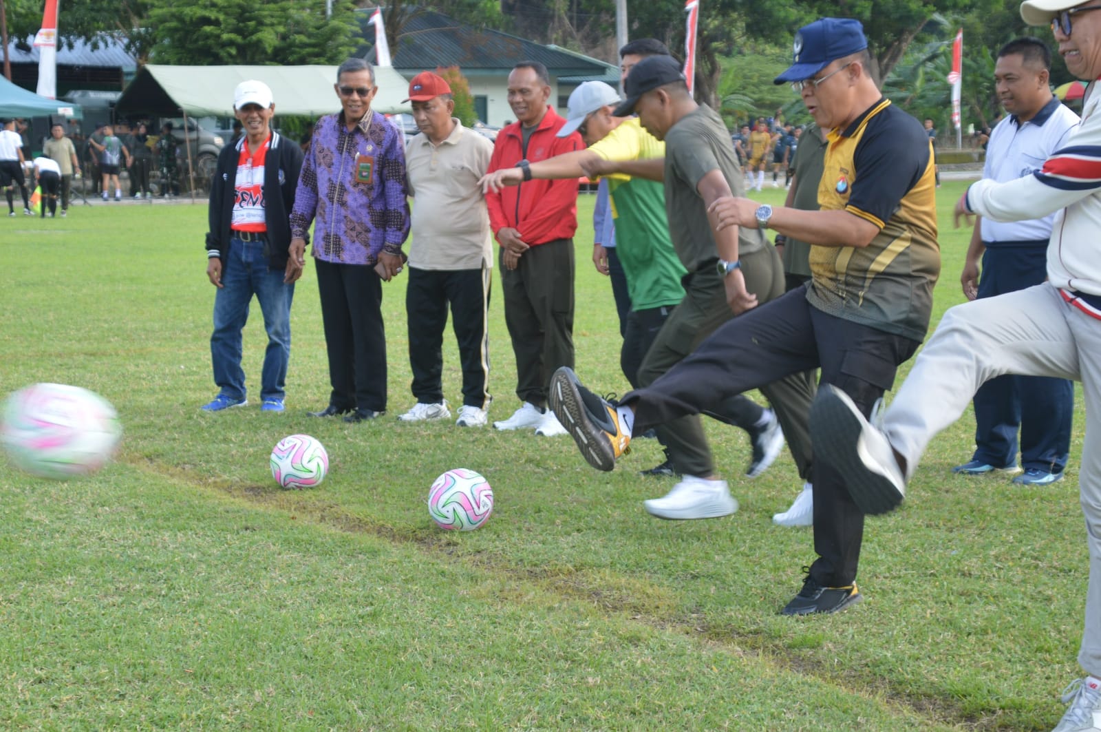 Kasrem 142/Tatag Buka Turnamen Sepak Bola Danrem Cup I Tahun 2025 dalam Rangka HUT ke-80 TNI