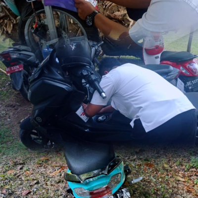 Sadar Pajak Dimulai dari Dalam: BPKPD Sulbar Gelar Aksi Tempel Stiker di Lingkungan Pemprov, Ingatkan ASN Bayar Pajak Kendaraan